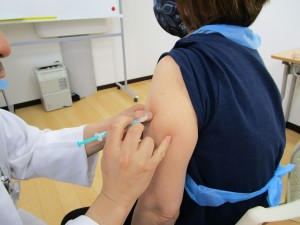 ワクチン接種始まる