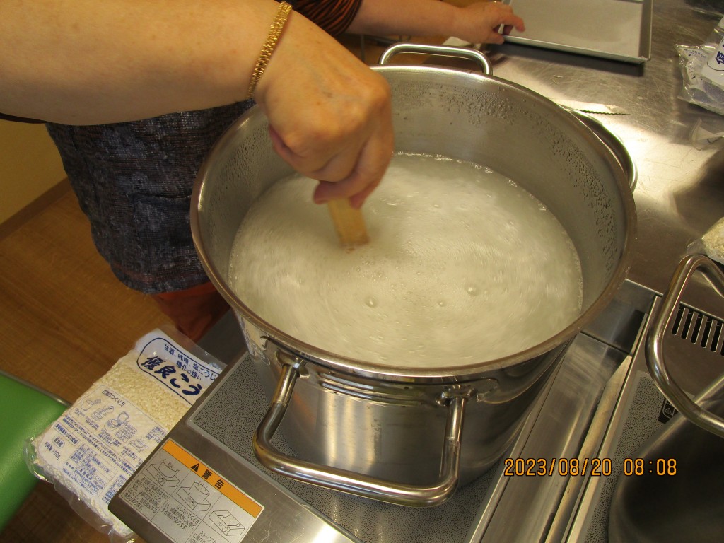 甘酒作りと８月のお誕生日会　その①