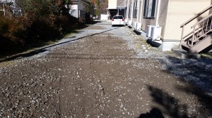 ２施設　庭と通路と駐車場の凹み修復。